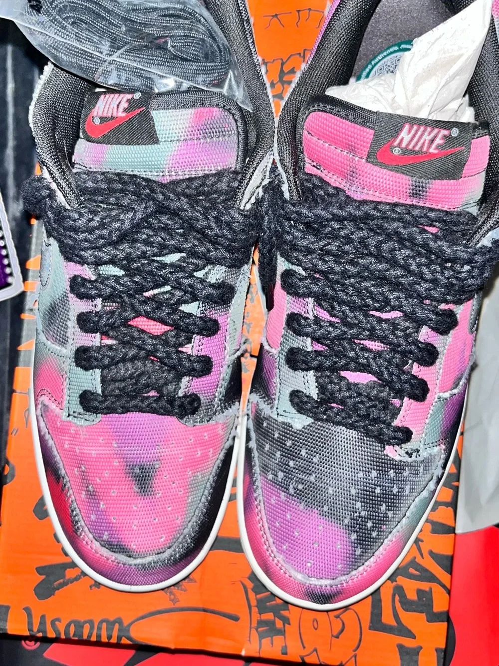 NWT nib nike dunk low se prm graffiti pink sz. 11 men’s authentic rare unworn